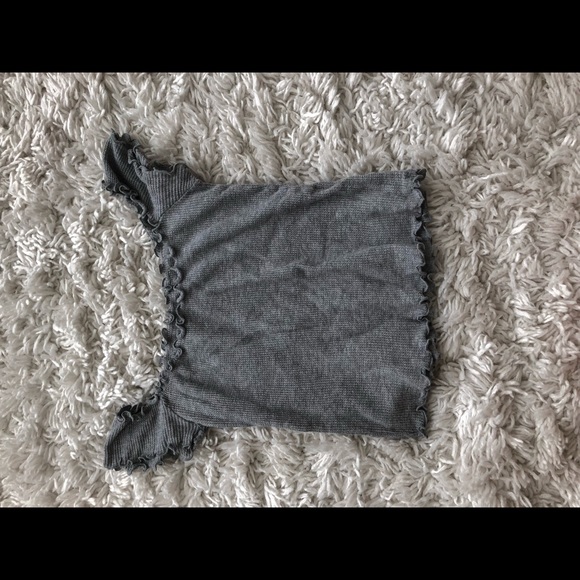 Brandy Melville Tops - Brandy Melville off the shoulder crop top